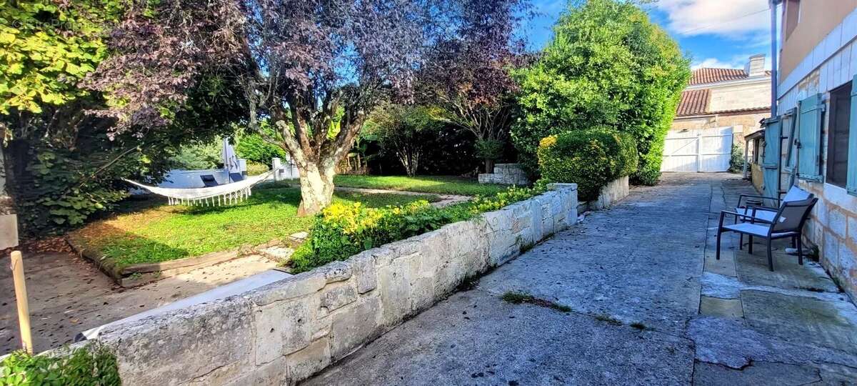 Maison à BAYON-SUR-GIRONDE