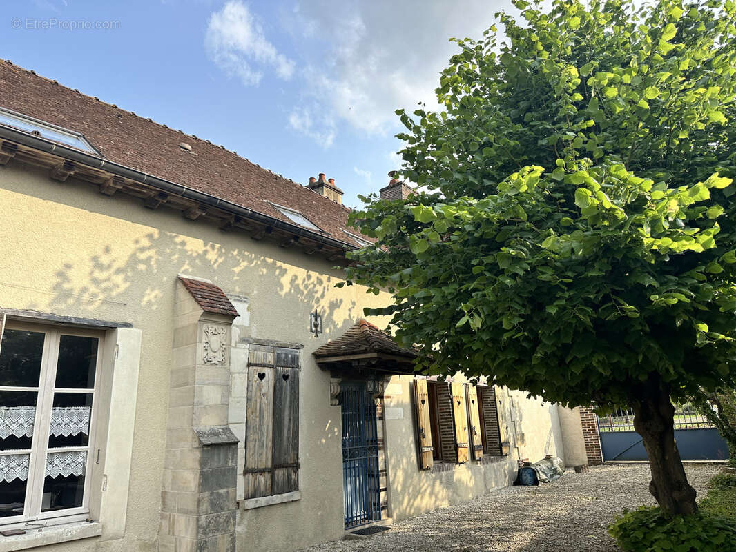 Maison à LA CHAPELLE-SAINT-LUC