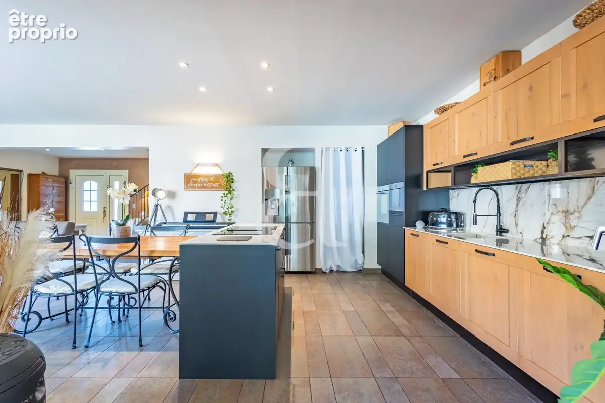 Maison 195 m² à Maubec  - photo 9