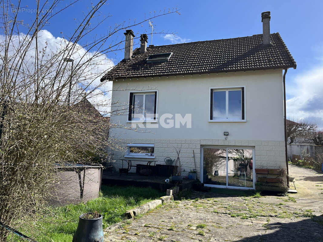 Maison à URY