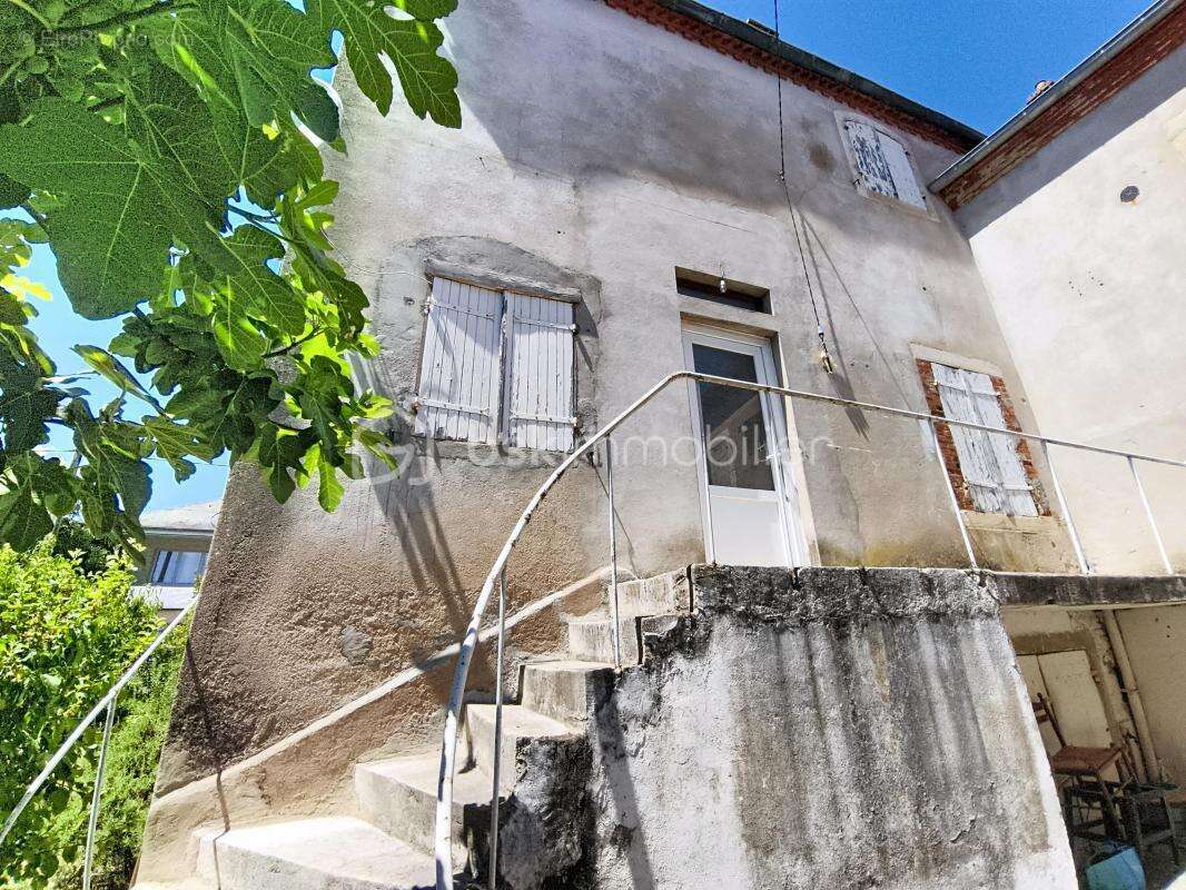 Maison a renover en deux parties avec terrain - photo 3