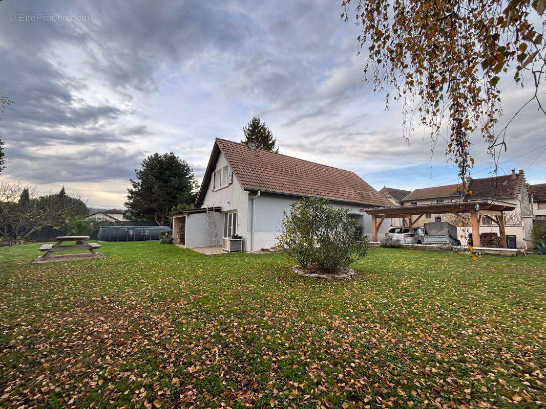 Maison à VEZERONCE-CURTIN