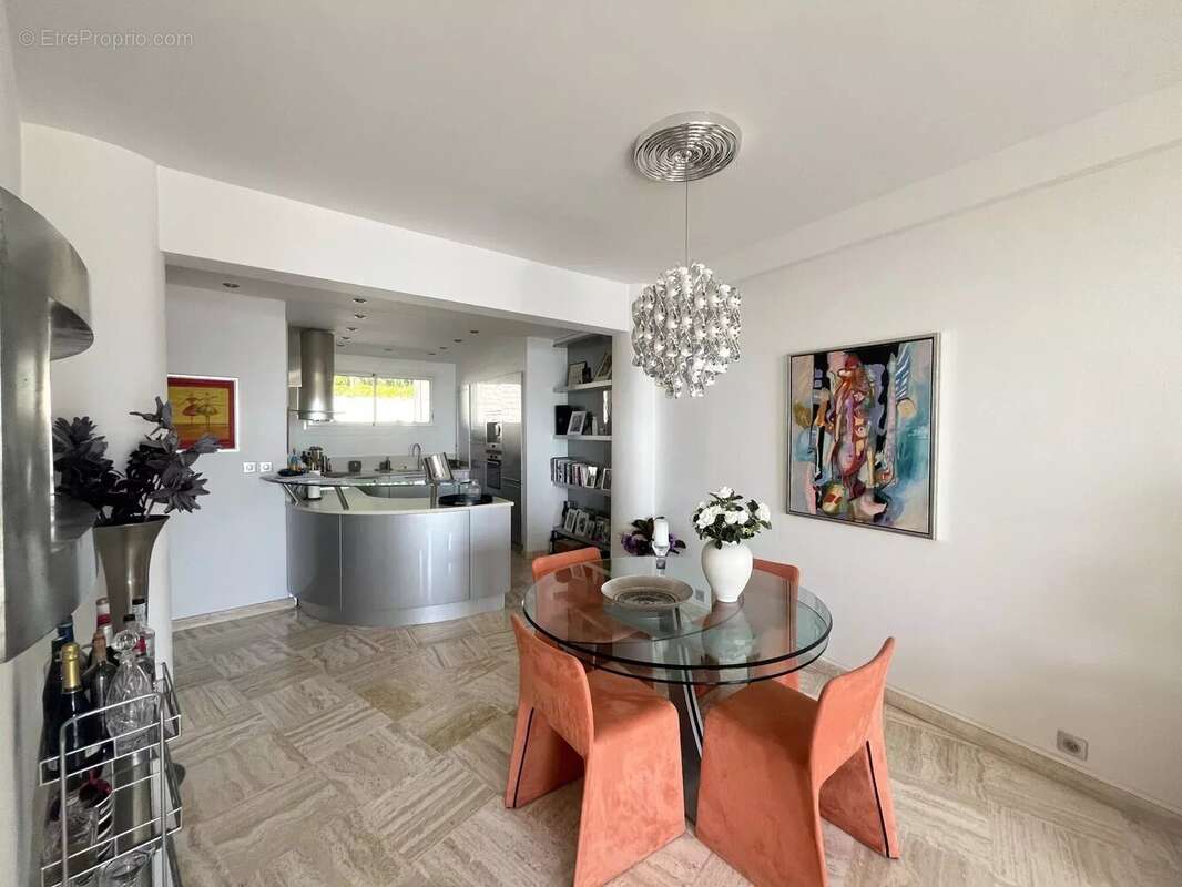 Appartement à EZE