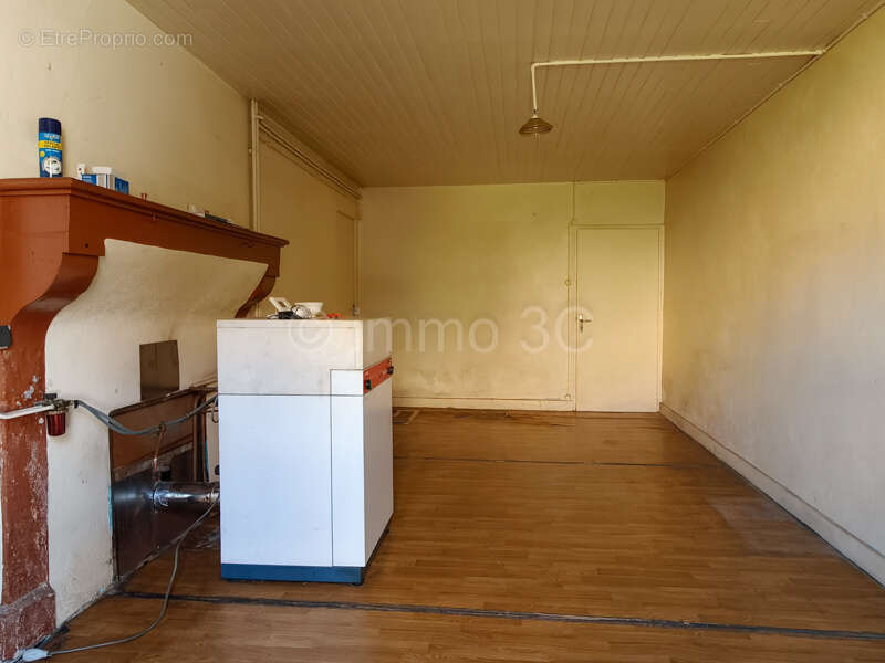 Maison en pierre à rénover avec terrain et grange - photo 2