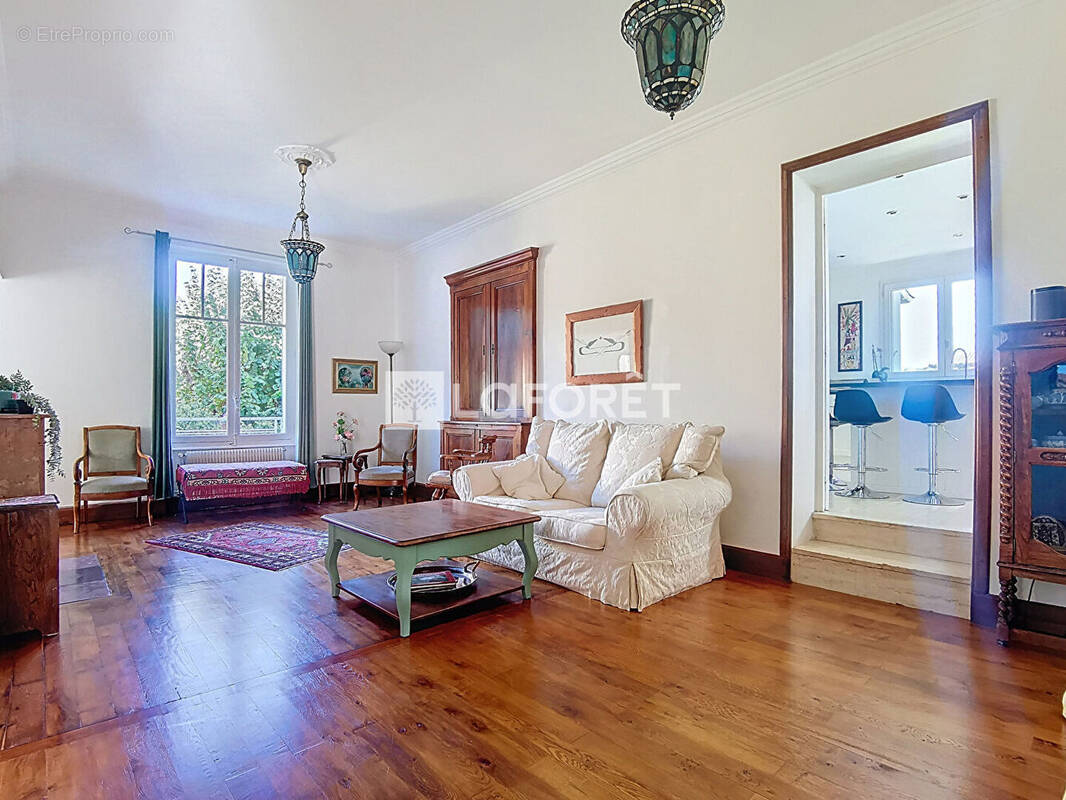 Maison à FLEURIEU-SUR-SAONE