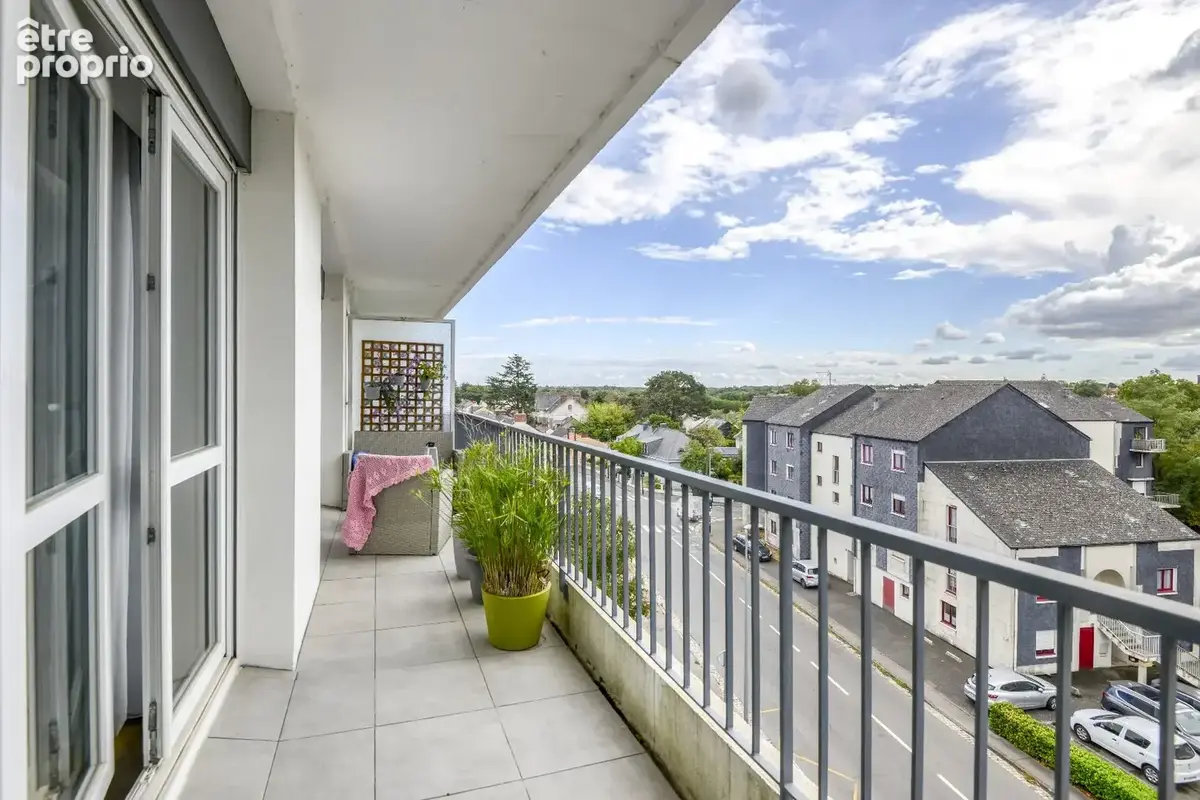 Nantes Quartier Sèvre - Appartement 3 pièces entièrement rénové avec terrasse, box et cave - photo 9