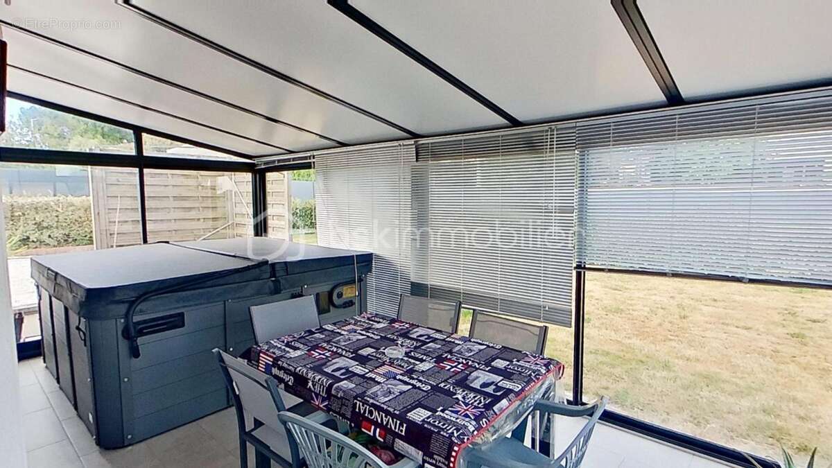 LARMOR PLAGE (56620) – Maison familiale de 152 m², 2 chambres + 2 suites parentales, une véranda, jacuzzi , deux garages - photo 19
