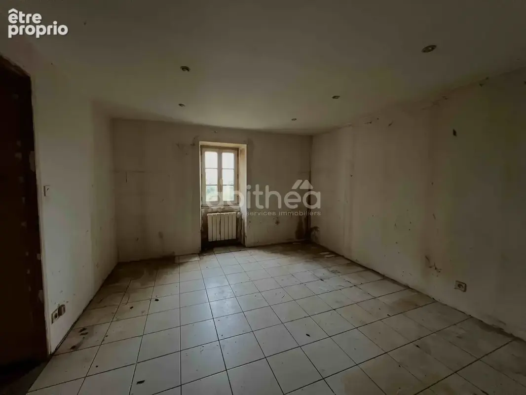 Maison d'habitation avec 2 granges sur un terrain de 3400 m2 le tout à rénover entièrement. - photo 6
