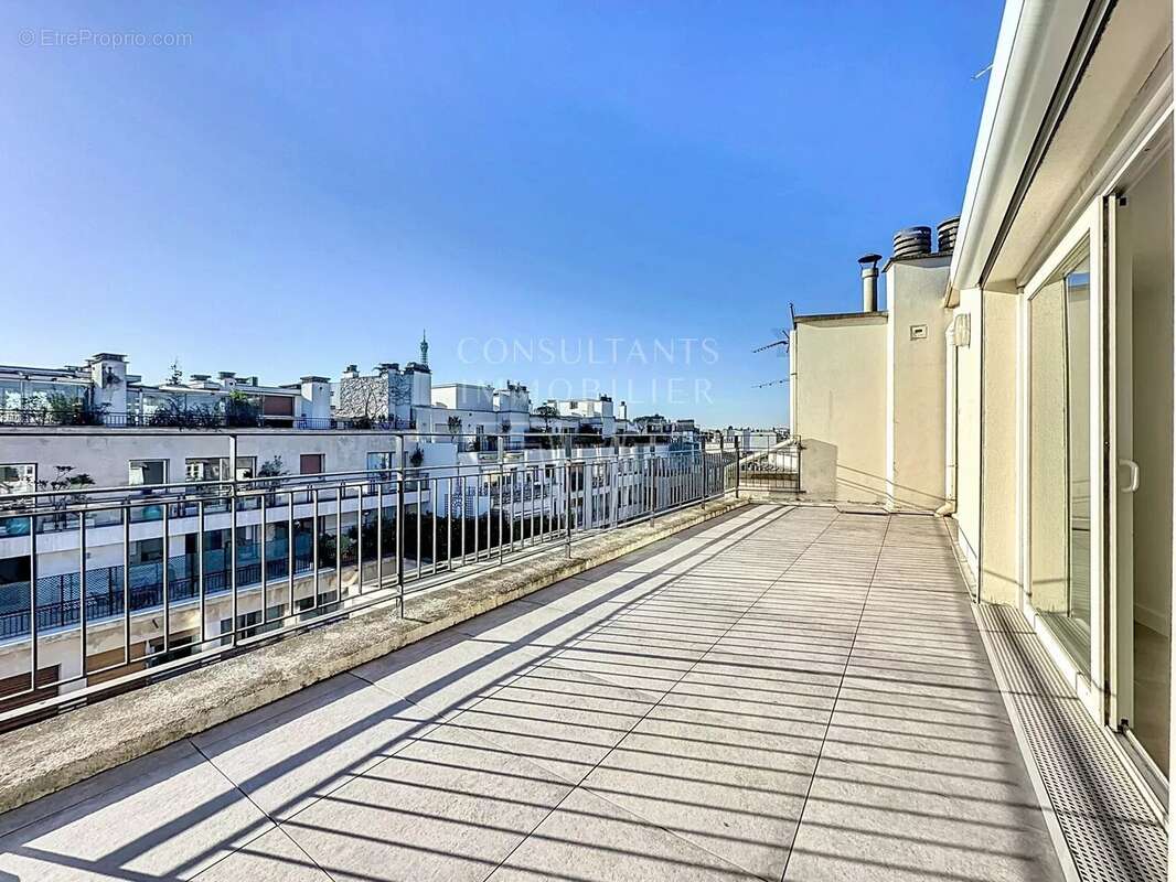 Appartement à PARIS-16E