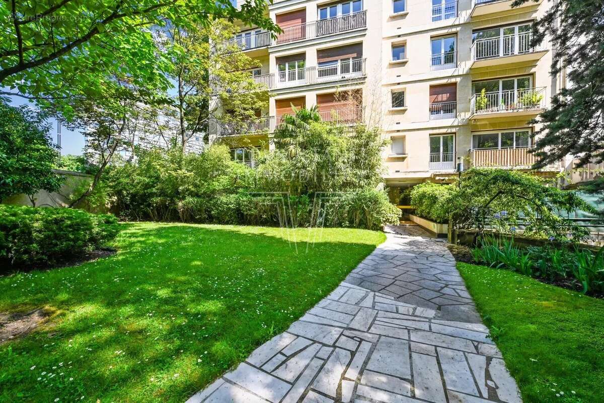 Appartement à NEUILLY-SUR-SEINE