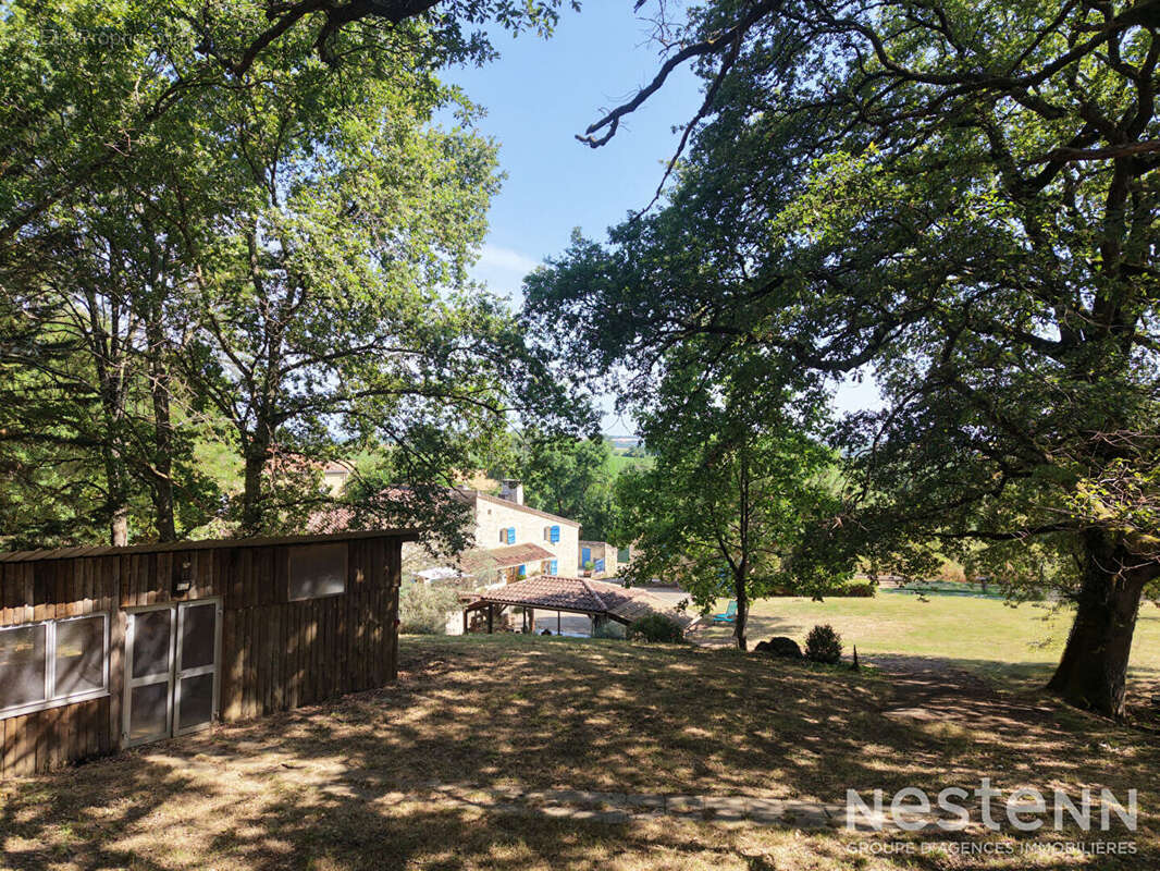 A Vendre Maison en pierre rénovée avec dépendances, piscine et parc arboré sur un hectare - photo 19