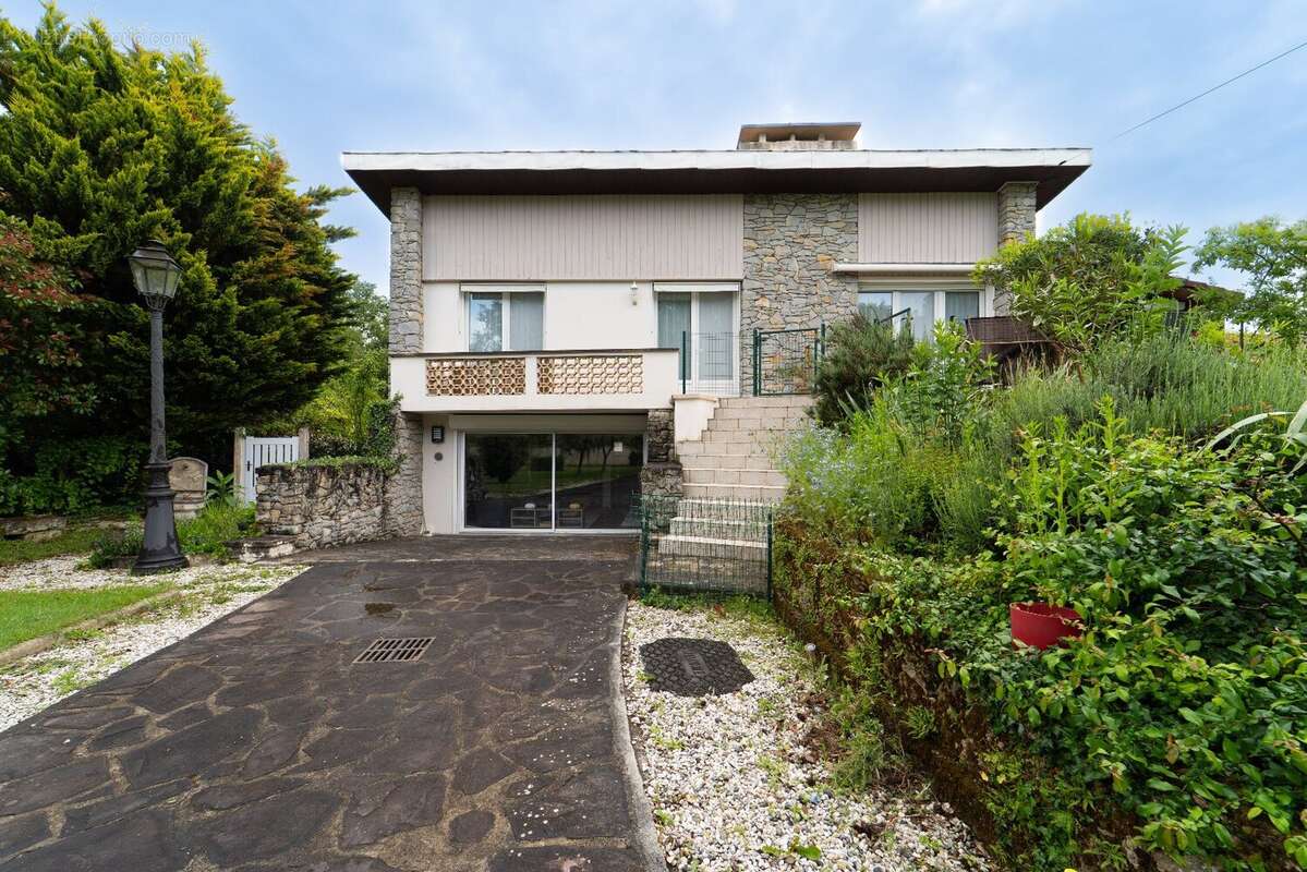 Maison à SAINT-PIERRE-DU-MONT