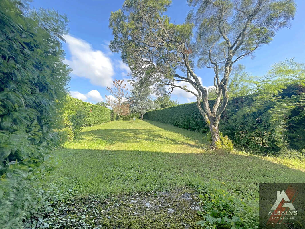 Maison à LES ARTIGUES-DE-LUSSAC