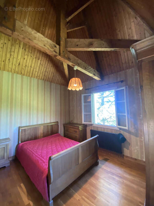 CH ETAGE - Maison à MONTMOREAU-SAINT-CYBARD