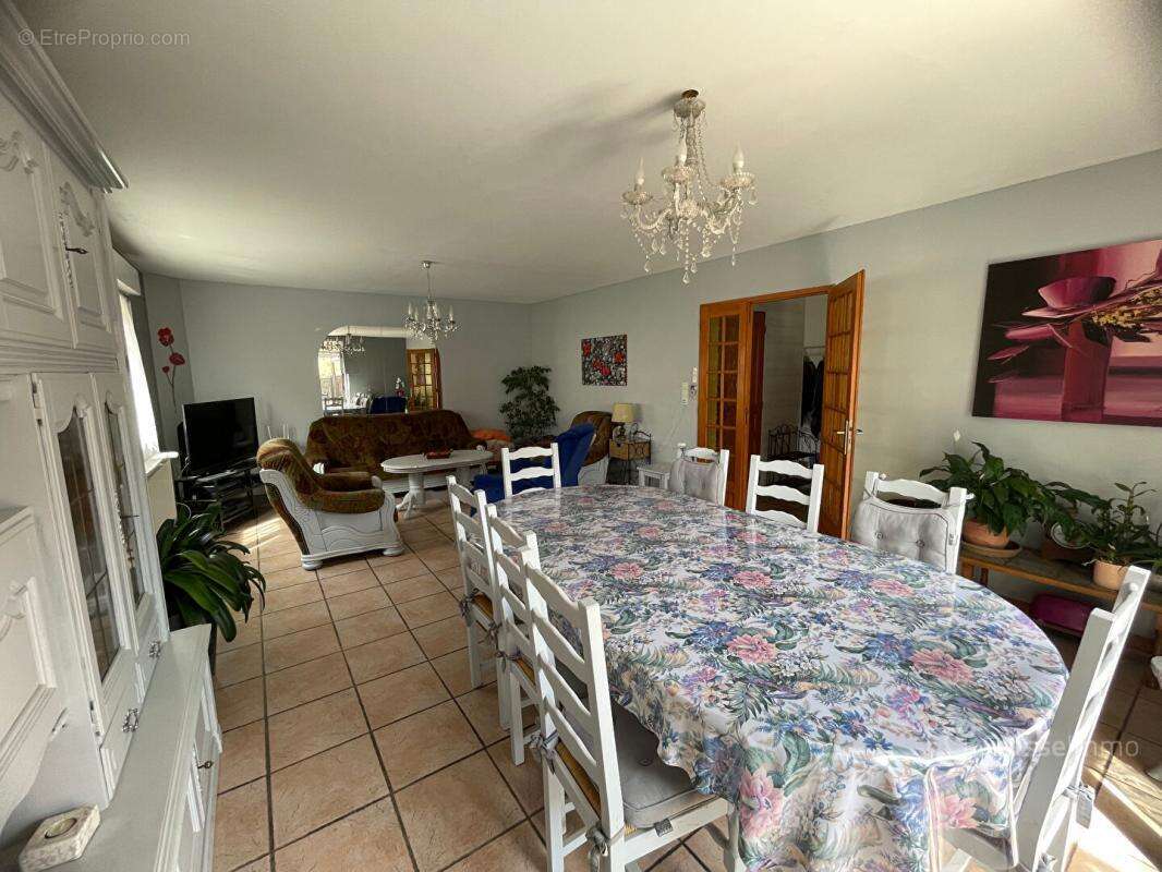 Secteur Valdoie, Maison de 138M2 sur 525M2 de terrain clos et arboré - photo 7