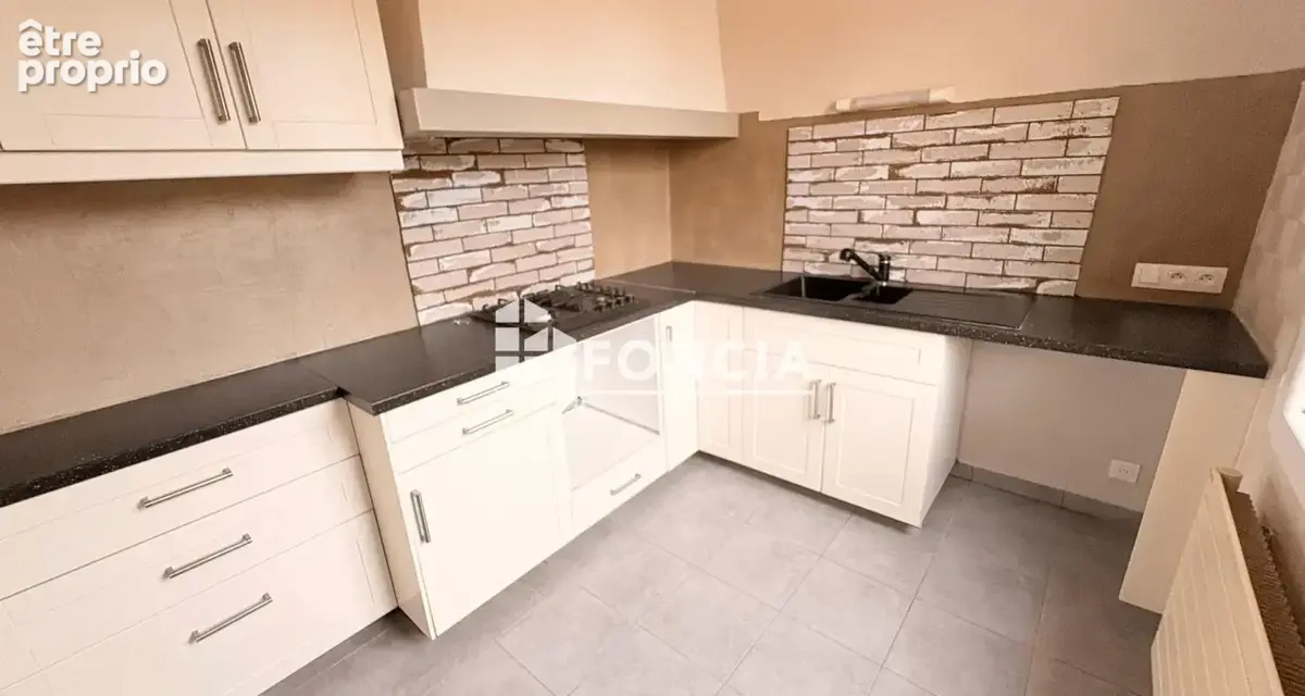 Maison avec sous-sol total, grand terrain clos et gare à proximité ! - photo 10