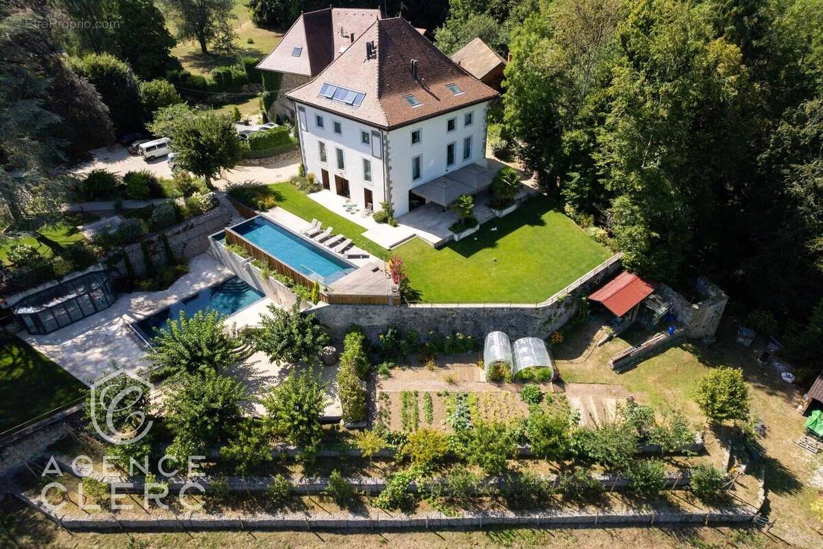 Maison à PERS-JUSSY