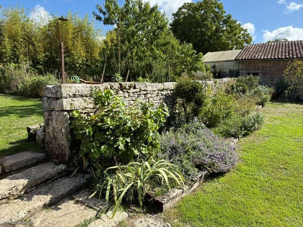 Maison à VERTEUIL-SUR-CHARENTE
