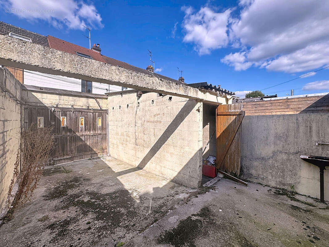 Maison à SAINT-ETIENNE-DU-ROUVRAY