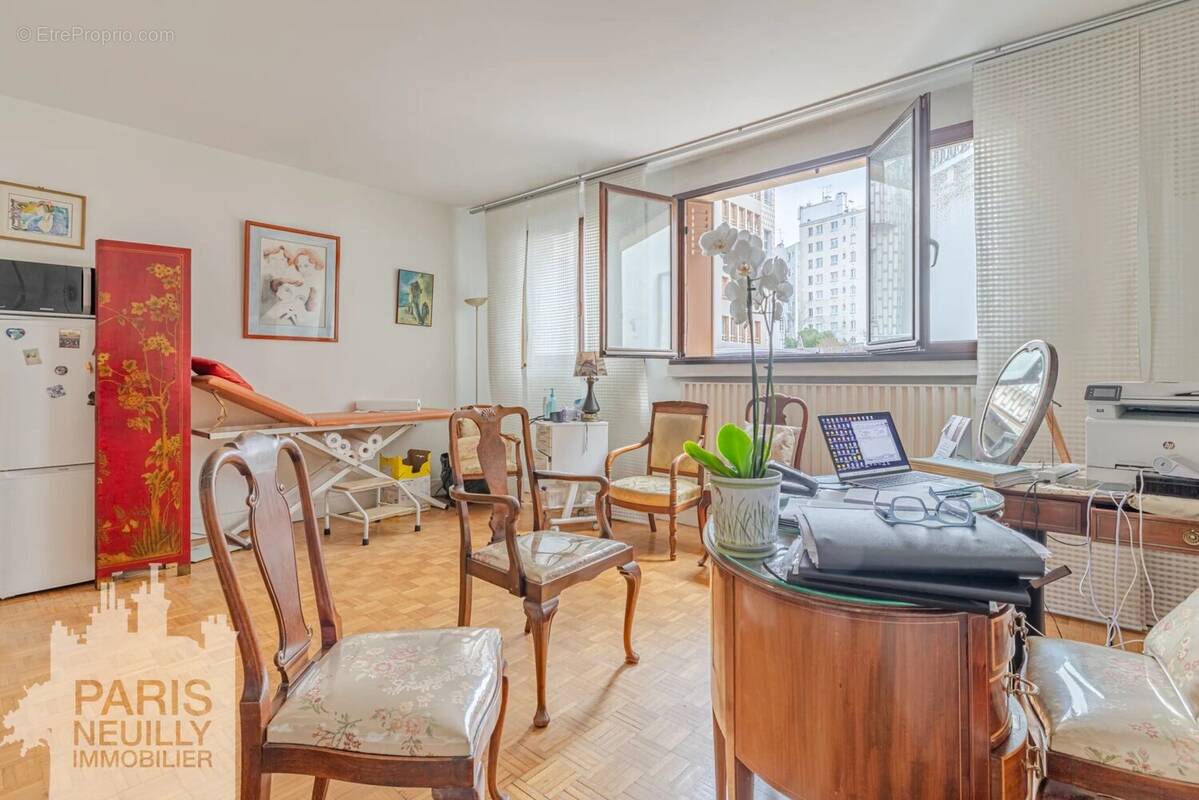 Appartement à PARIS-16E