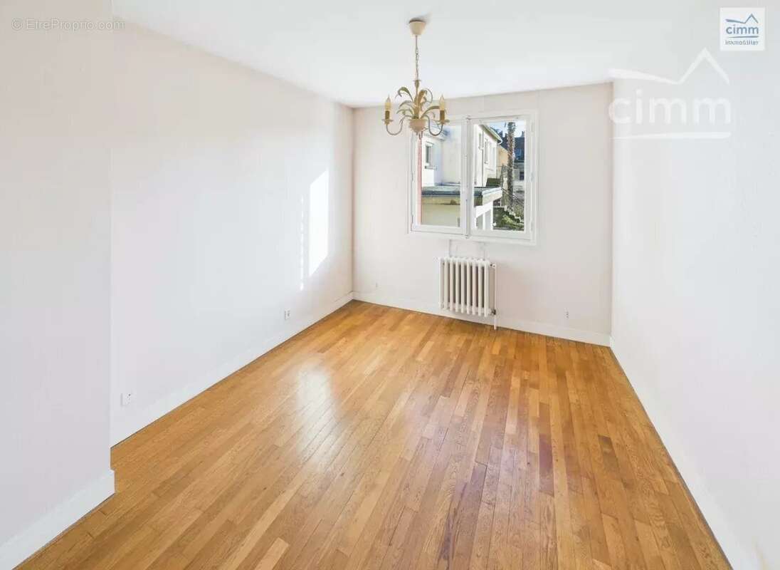 Maison à BOURG-DES-COMPTES