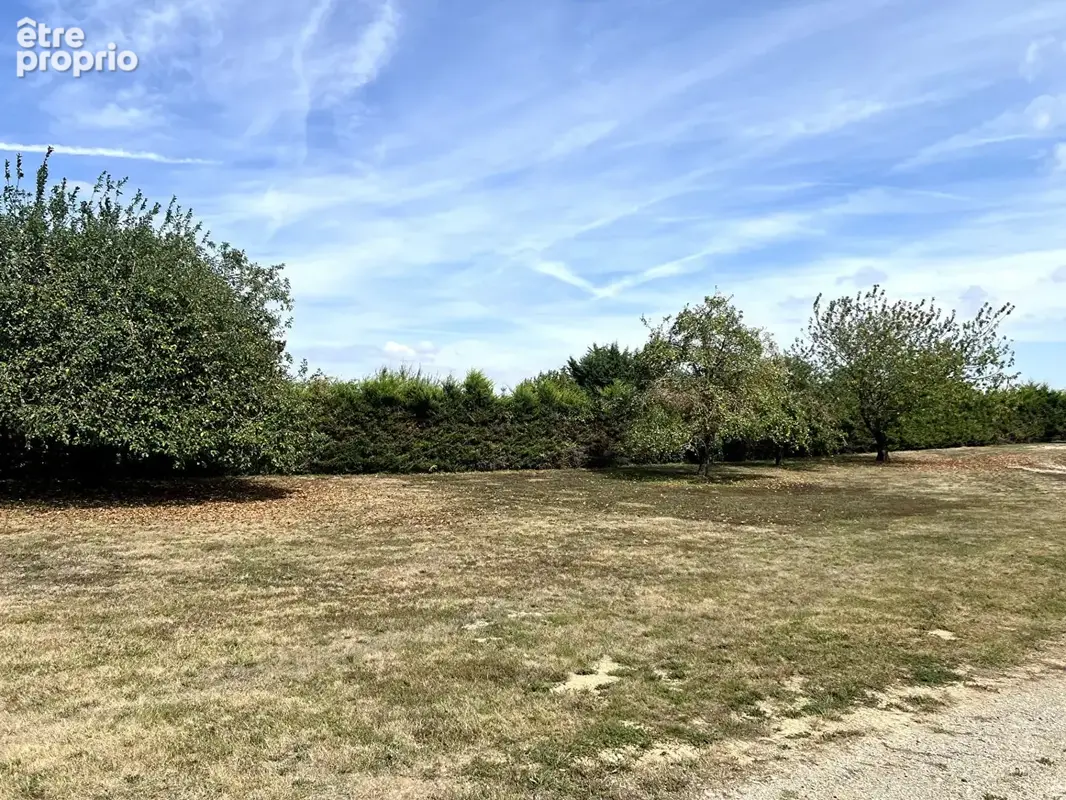 Photo Terrain à Meyrieu-Les-Etangs au prix de 140 000€