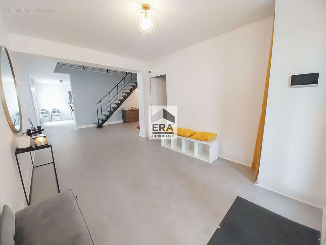 Autre à LA CHAPELLE-VENDOMOISE