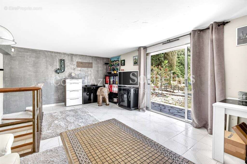 Cannes Croix des Gardes villa avec échappée mer, piscine et terrain plat - photo 18