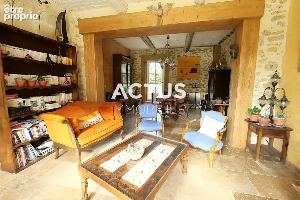 Maison 8 pièces 232 m² à vendre à Cornillon-Confoux (13250) - photo 5