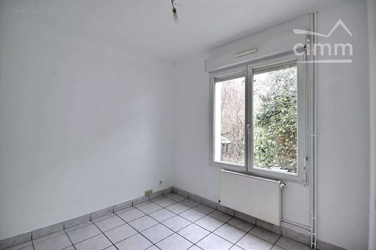 Maison à SAINT-THIBAULT-DES-VIGNES