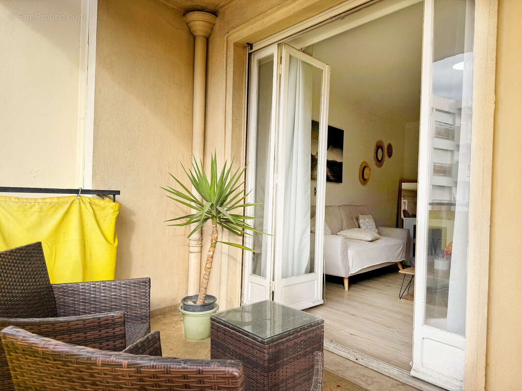 Appartement à SAINT-LAURENT-DU-VAR