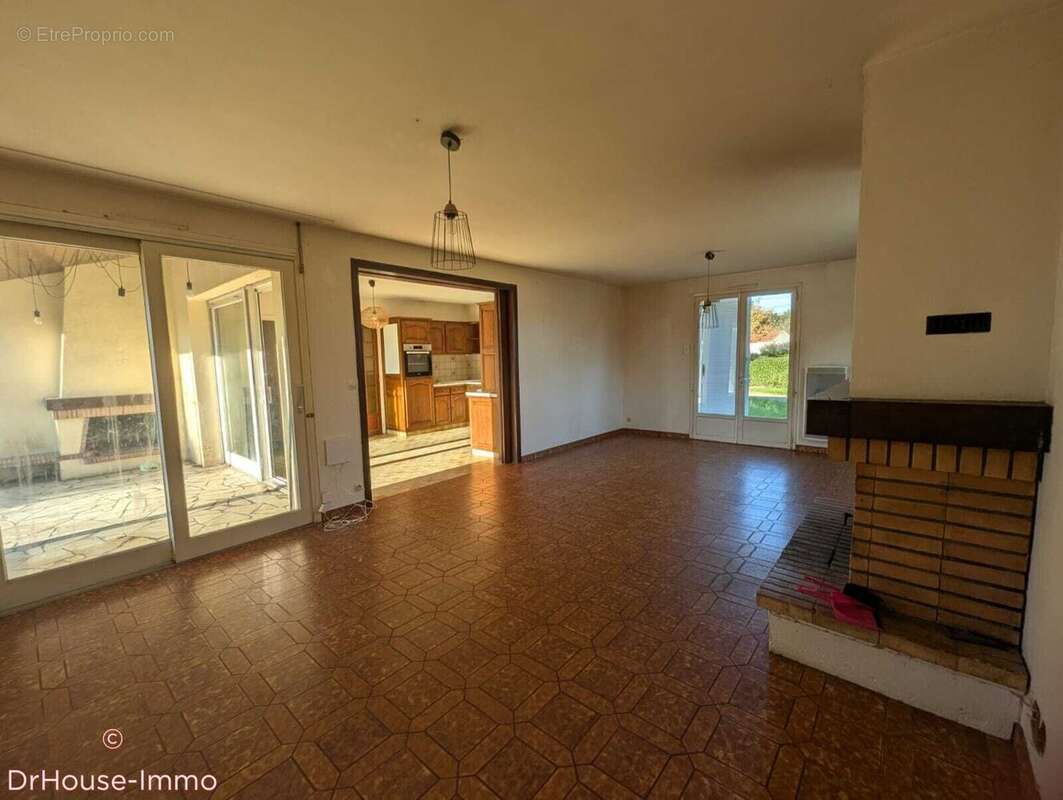 Maison à SAINT-ETIENNE-DE-MER-MORTE