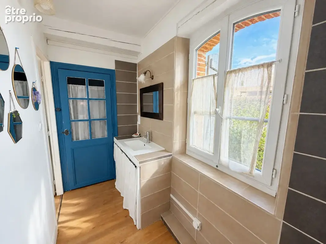 Maison de village atypique de 150 m2 avec jardin, garage et terrain constructible - photo 9