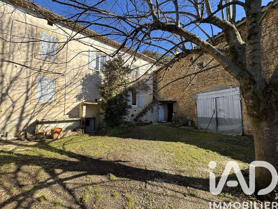 Maison 214 m² à Le Pin  - photo 2