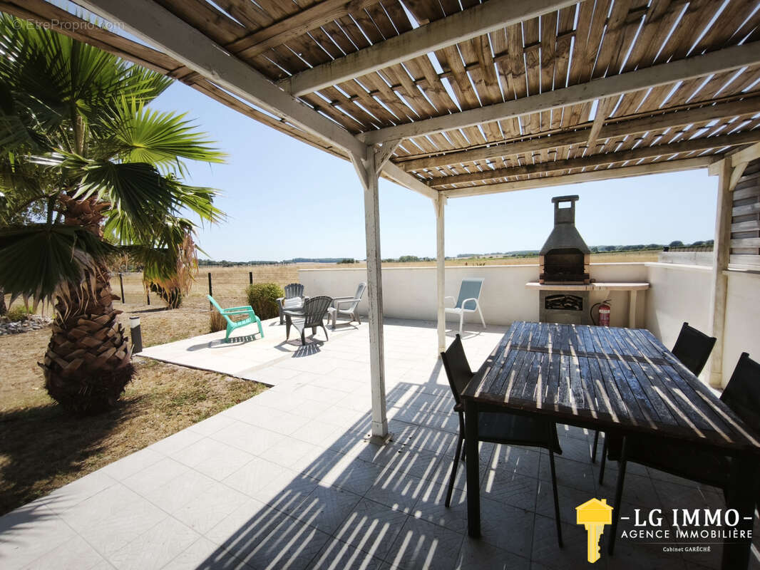 Coup de cœur à Cozes! Belle maison familiale de 148 m2   5 chambres   Terrain clos et arboré de plus de 1 000 - photo 4