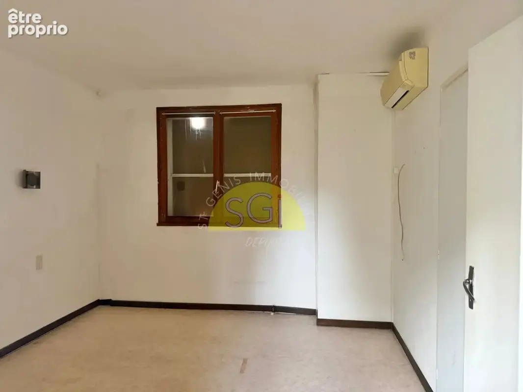 Maison sur 1628 m2 de terrain avec 2 garages et avec piscine . - photo 13