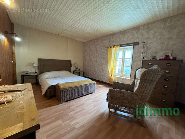 Vous aimez les vieilles pierres,la campagne..ensemble immobilier de 190 m2 avec 2 maisons sur un beau parc arb - photo 11