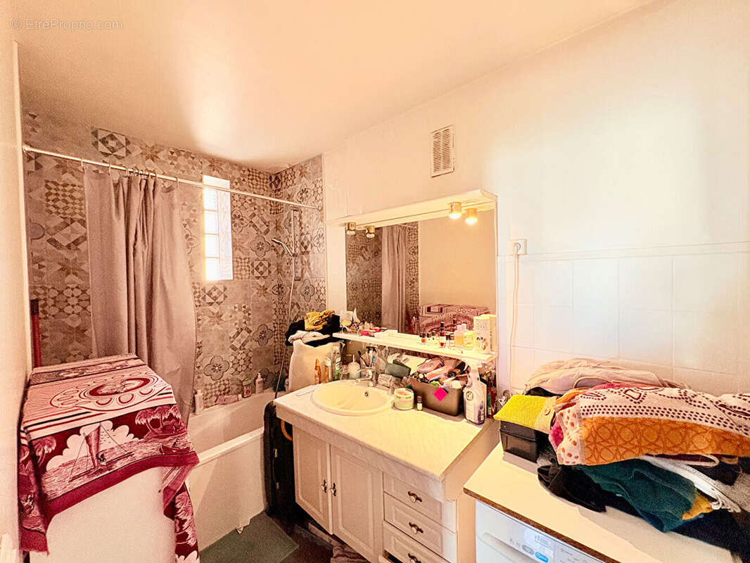 Appartement Gentilly 1 pièce(s) 30.05 m2 + cave + place de parking - photo 3