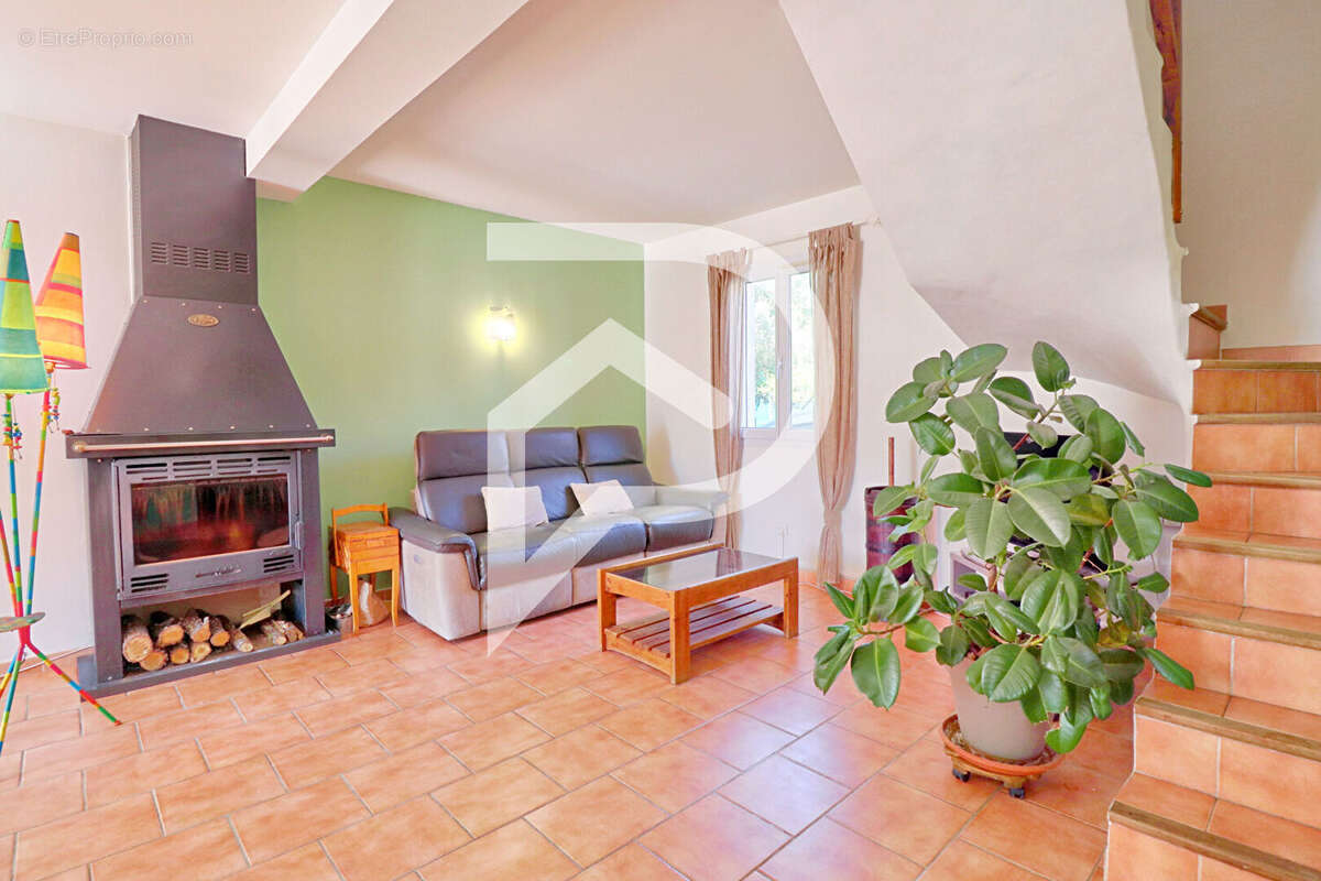 Maison à GREOUX-LES-BAINS