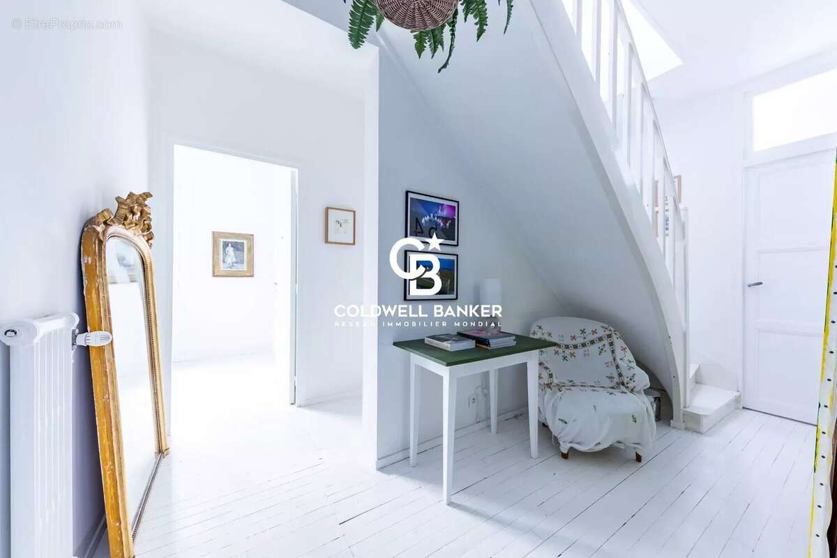 Maison à MARNES-LA-COQUETTE