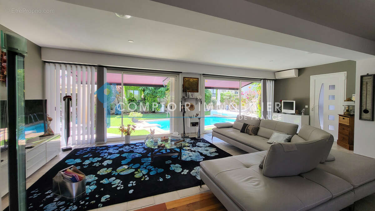 DPT GARD (30), à vendre, secteur PARIGNARGUES, maison de 181m2 habitables, de plain-pied, type 5, piscine, jar - photo 4