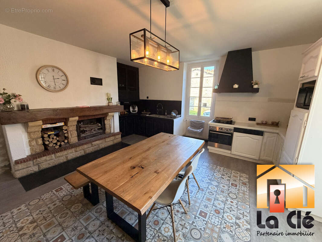 Maison à MONTESQUIEU