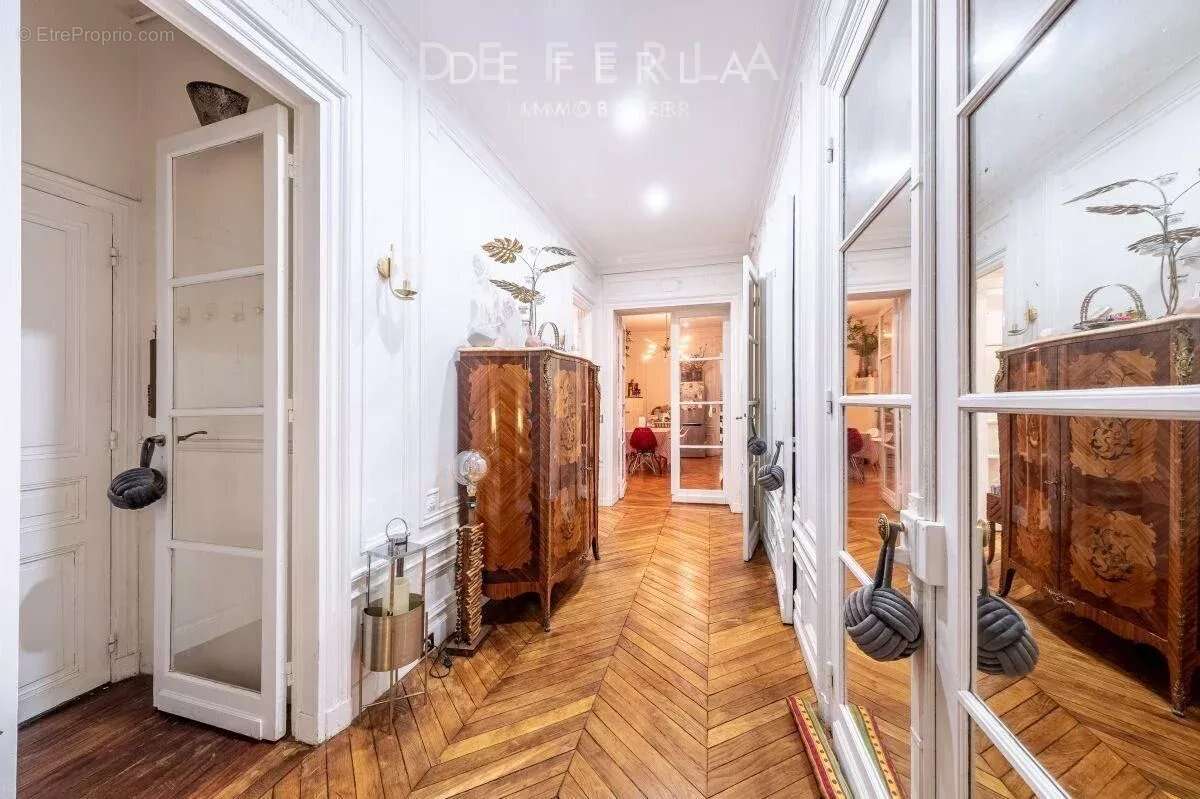 Appartement à PARIS-7E