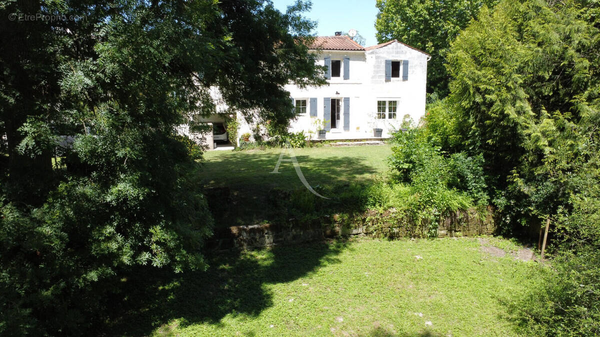 Maison à SAINTES