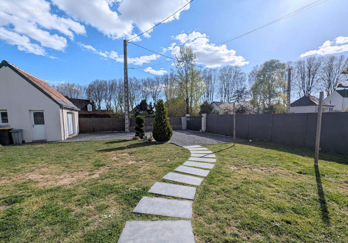 Maison à NAZELLES-NEGRON