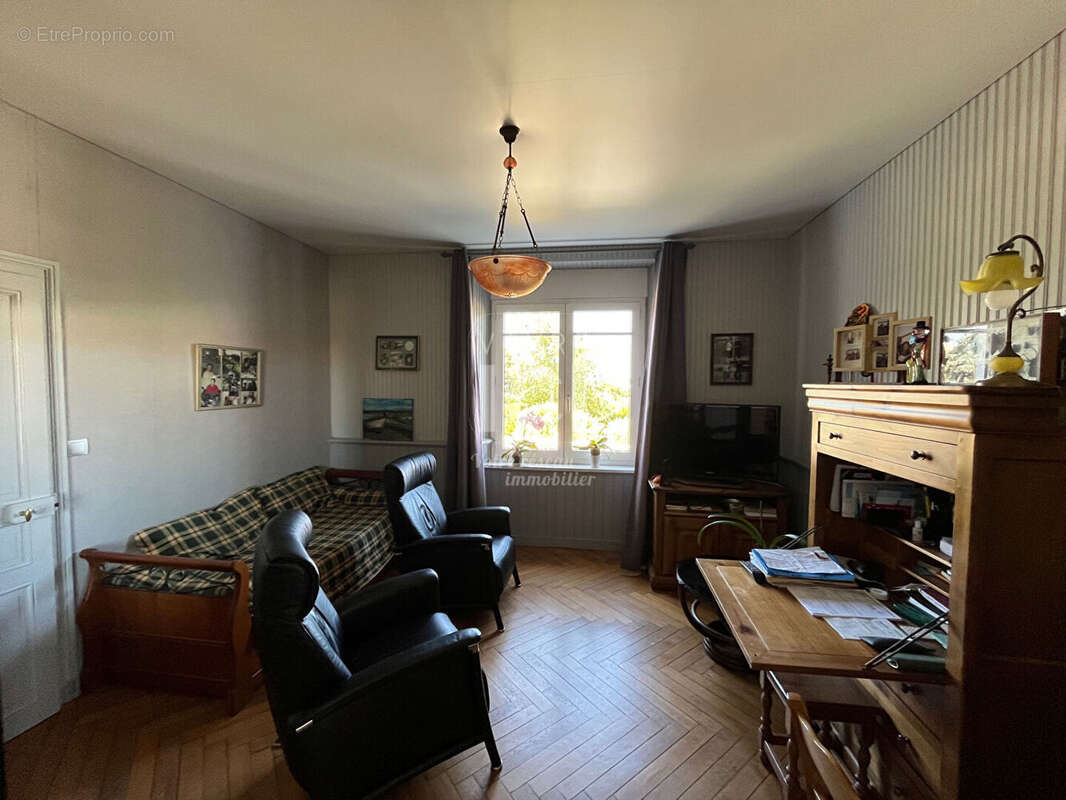 Maison à LA CHAPELLE-BASSE-MER