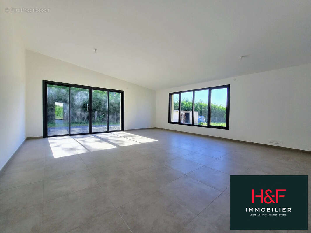 Maison à PORT-EN-BESSIN-HUPPAIN