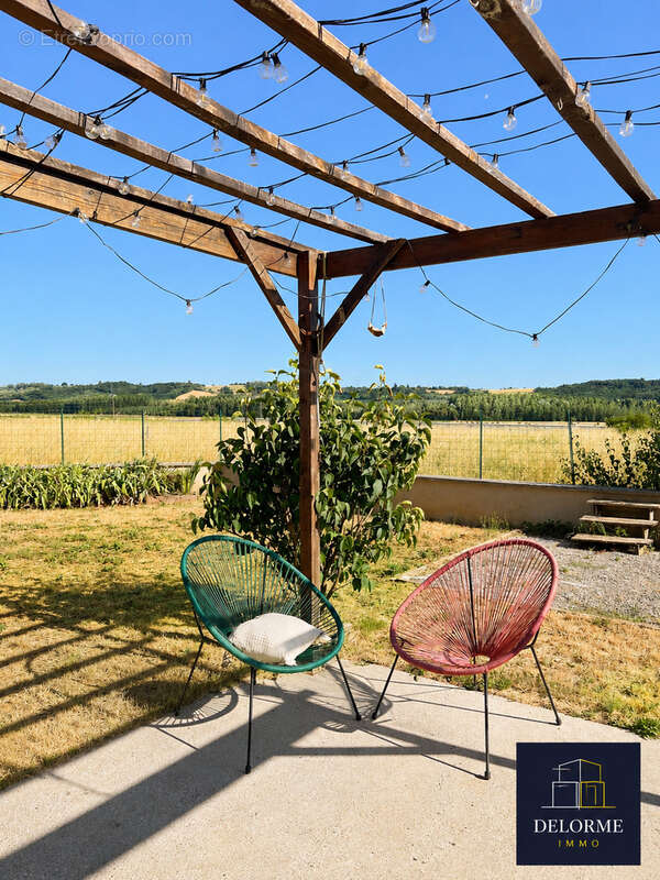 Duplex lumineux de 97 m2 avec jardin, sans vis-à-vis et 2 stationnements - photo 2