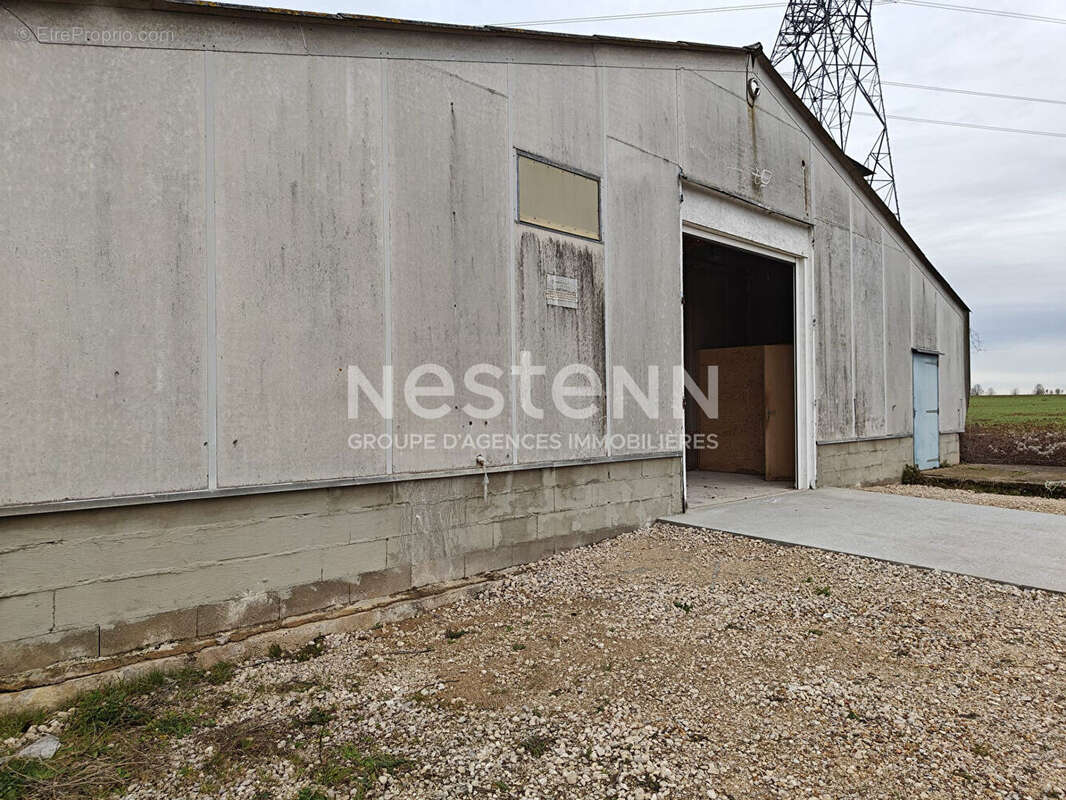 À vendre.  Ensemble de 4 cellules d'activités;  2 000 m² sur terrain de 8 000 m² - photo 6