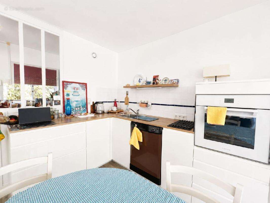 Joli T2 lumineux de 49 m², au 3ème et dernier étage, avec cave - photo 3